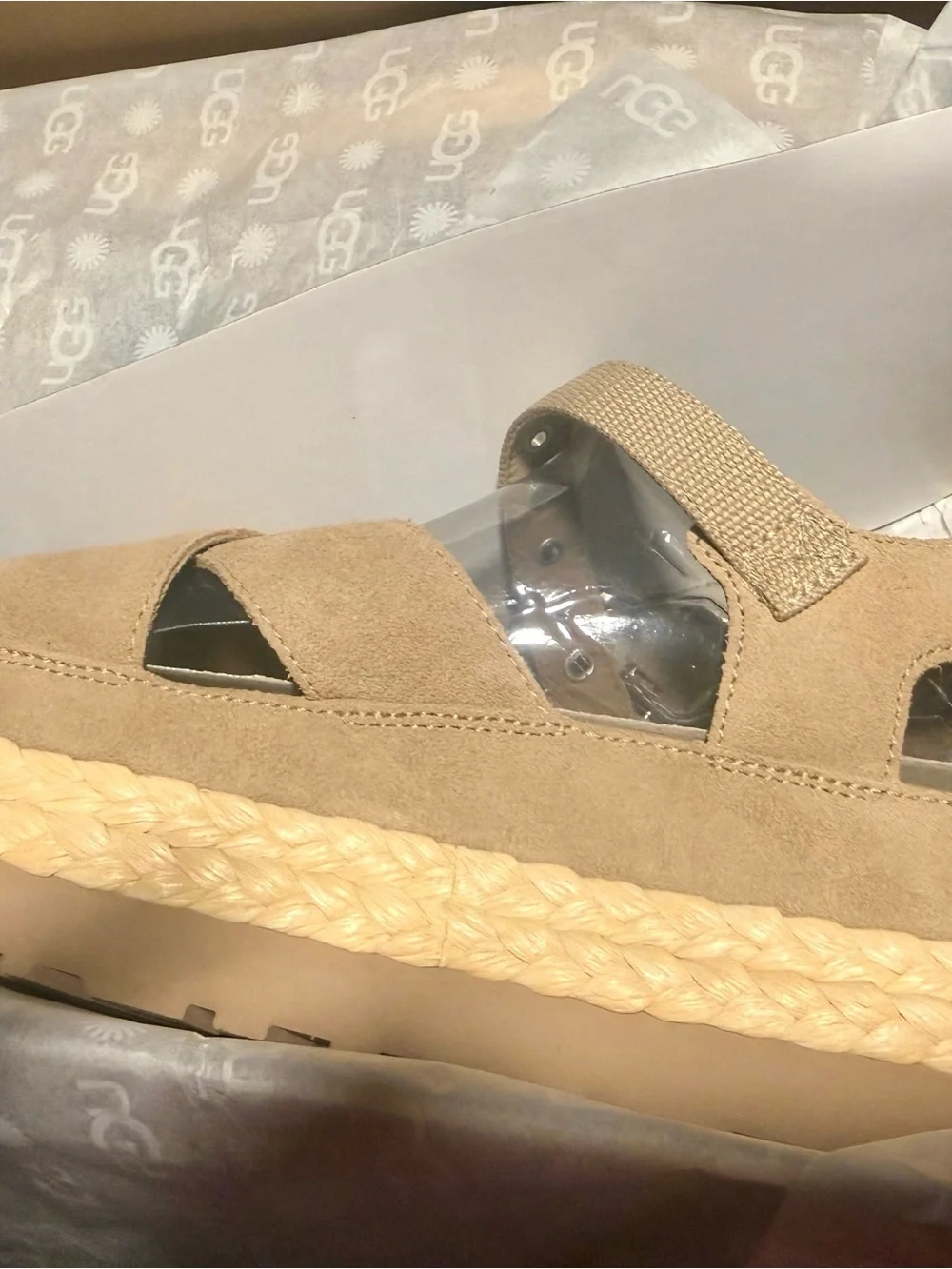 UGG Sand W Aubrey Ankle Sandal in Sand